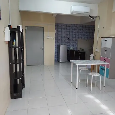 Eryns Homestay Seaview Kuantan Exterior photo