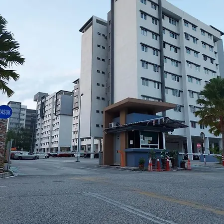 Eryns Homestay Seaview Kuantan Exterior photo