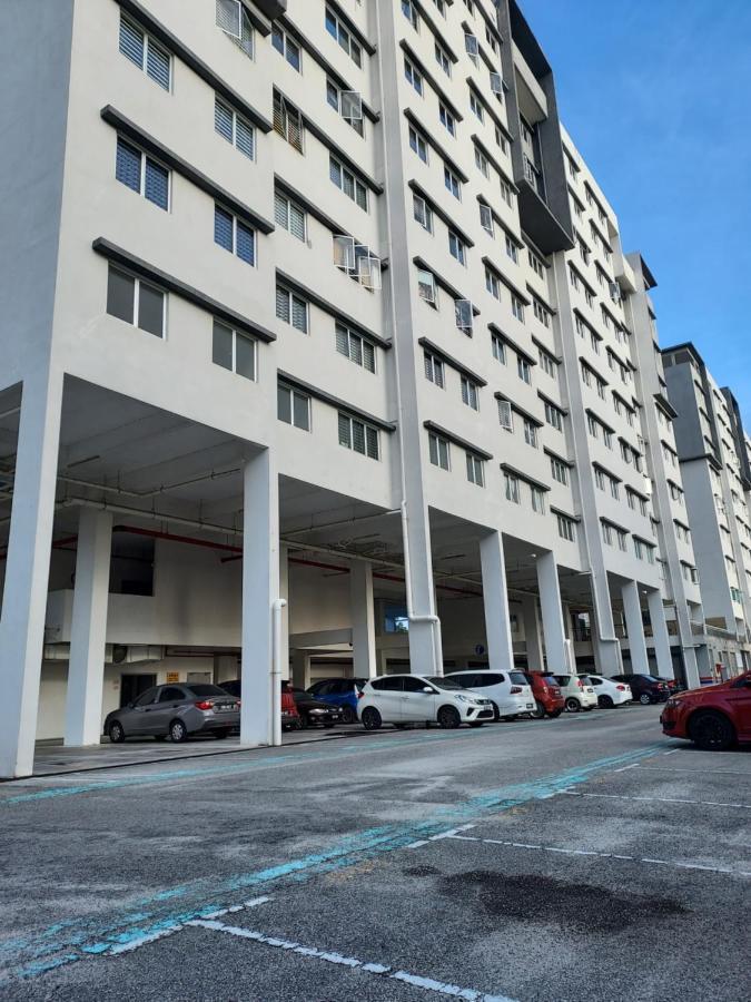 Eryns Seaview Apartment Kuantan